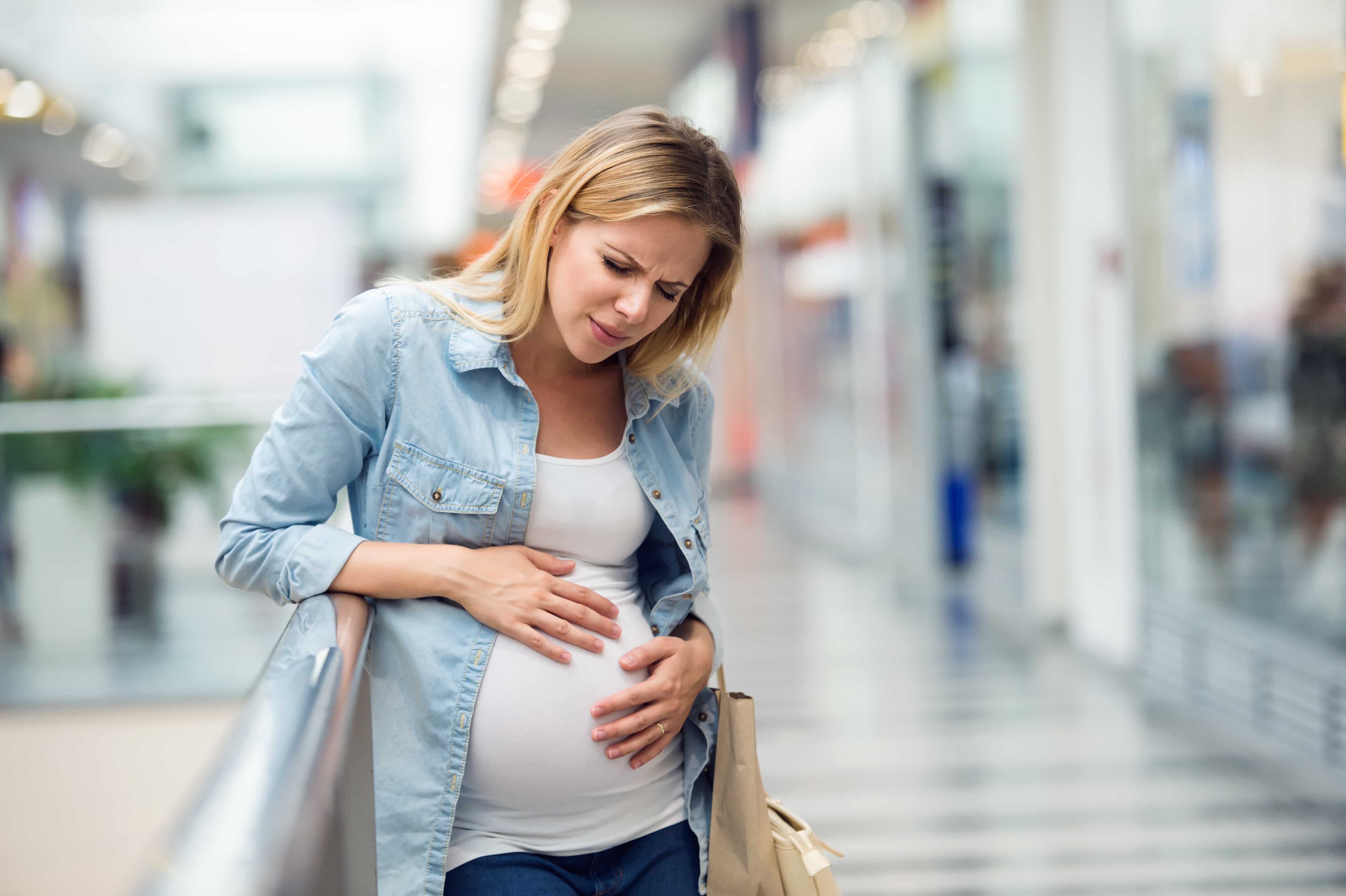 Dor de barriga na gravidez – o que é normal e o que não é