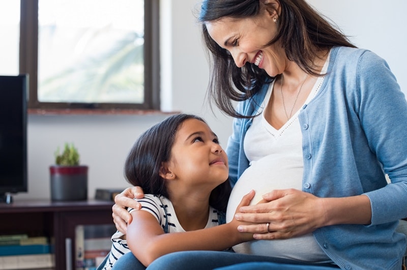 Como preparar o filho mais velho para a chegada de um bebê?