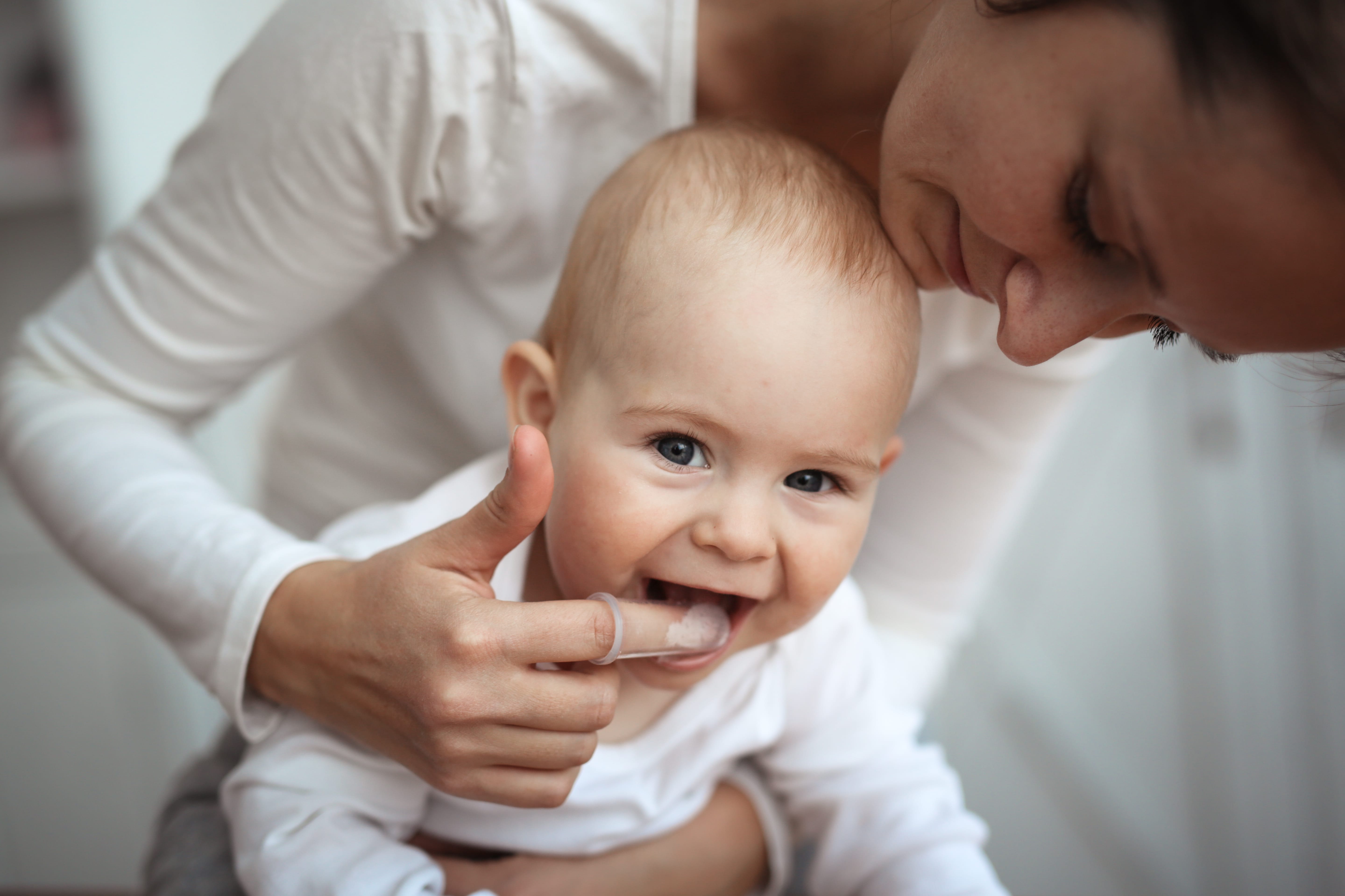 A Importância da Higiene Bucal do Recém-Nascido: Um Guia para Mães e Gestantes