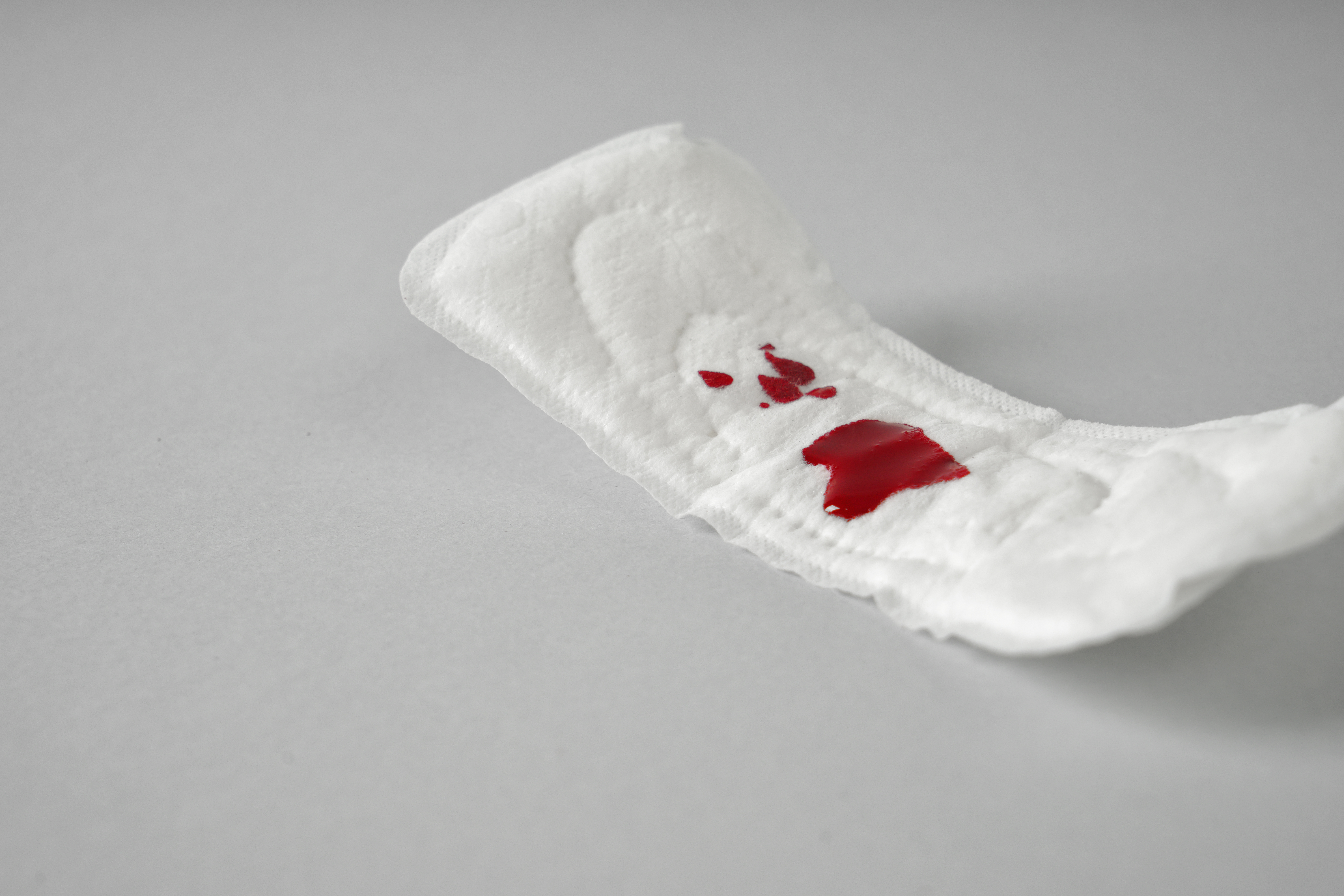 Marrom ou vermelho: o que a cor da menstruação diz sobre a sua